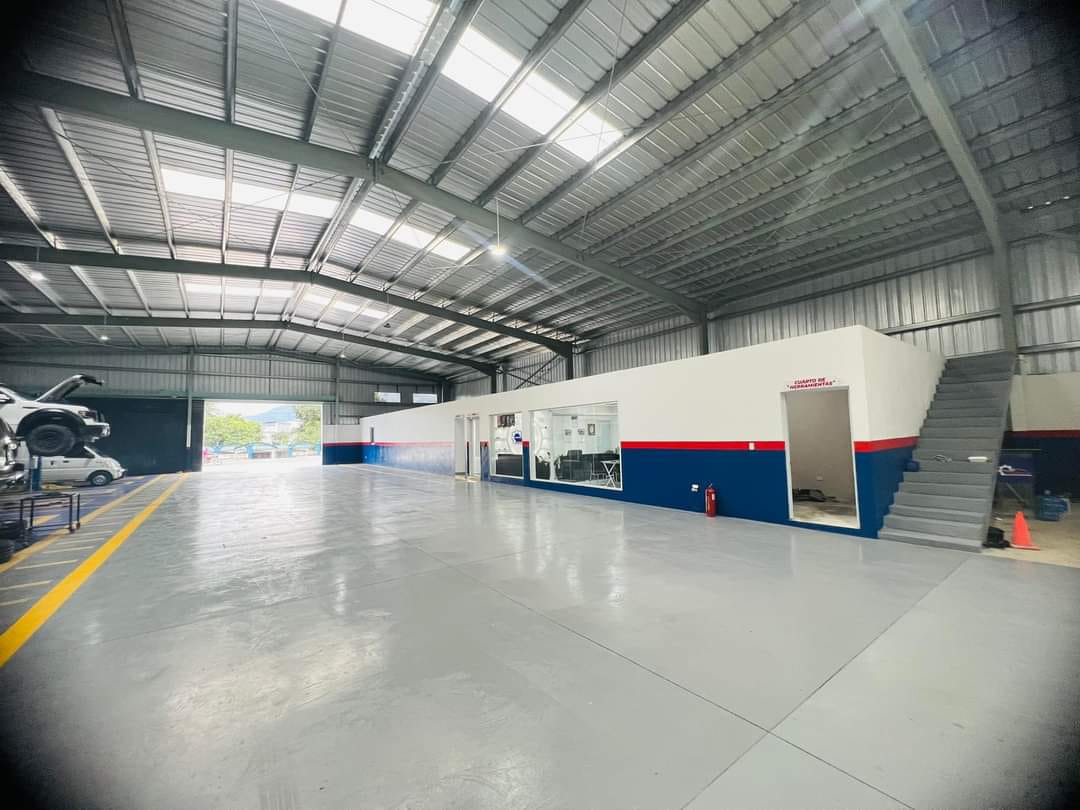 Interior del taller y área de trabajo